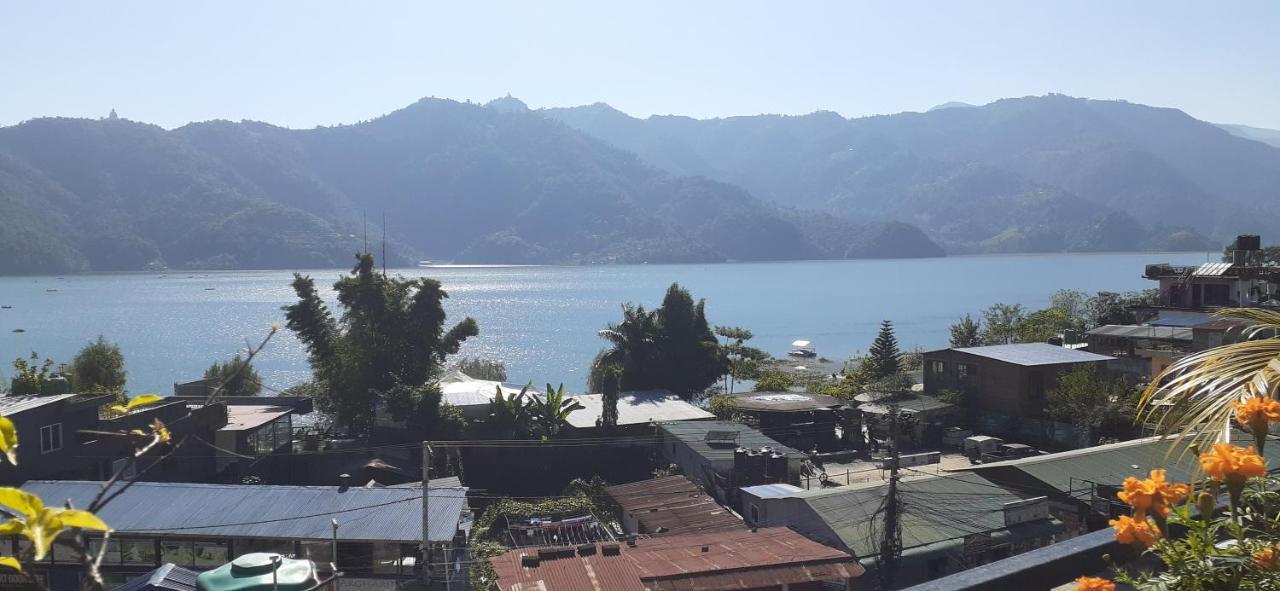 Golden Lake ポカラ エクステリア 写真