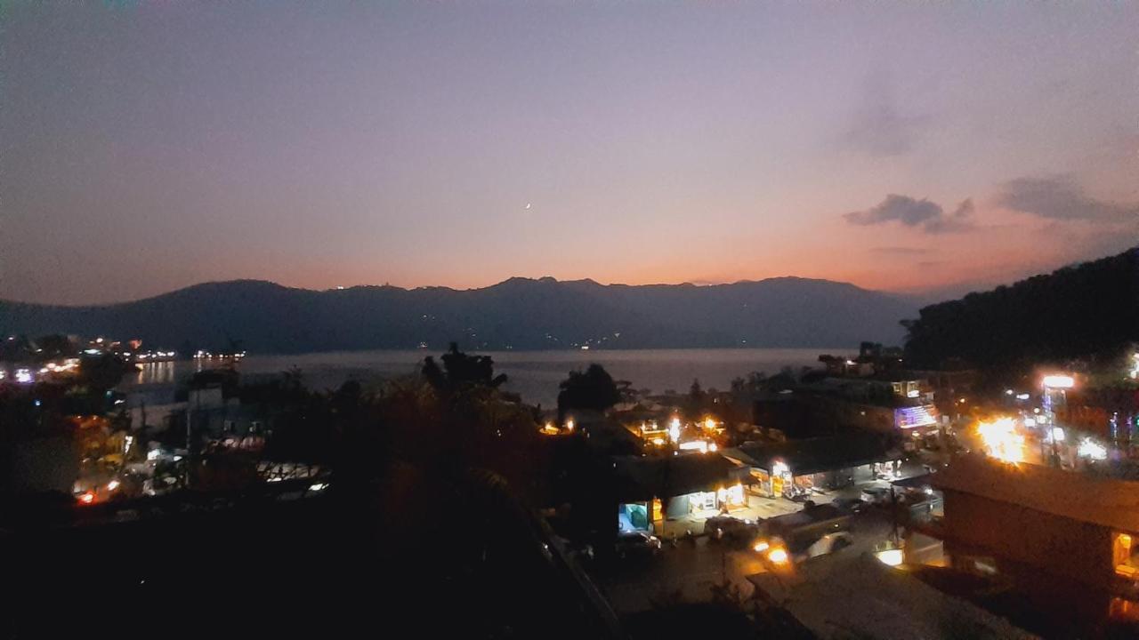 Golden Lake ポカラ エクステリア 写真
